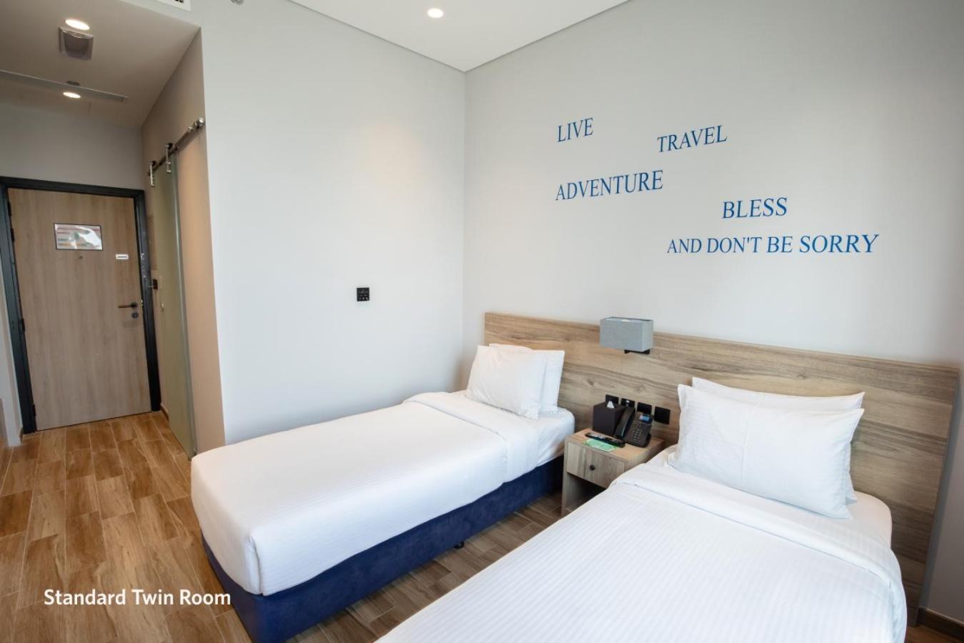 Kingsgate Al Jaddaf Hotel By Millennium 두바이 객실 사진